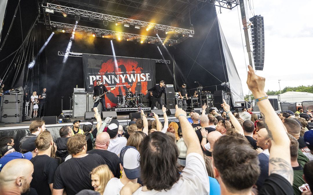 Pennywise live in Hatfield, England