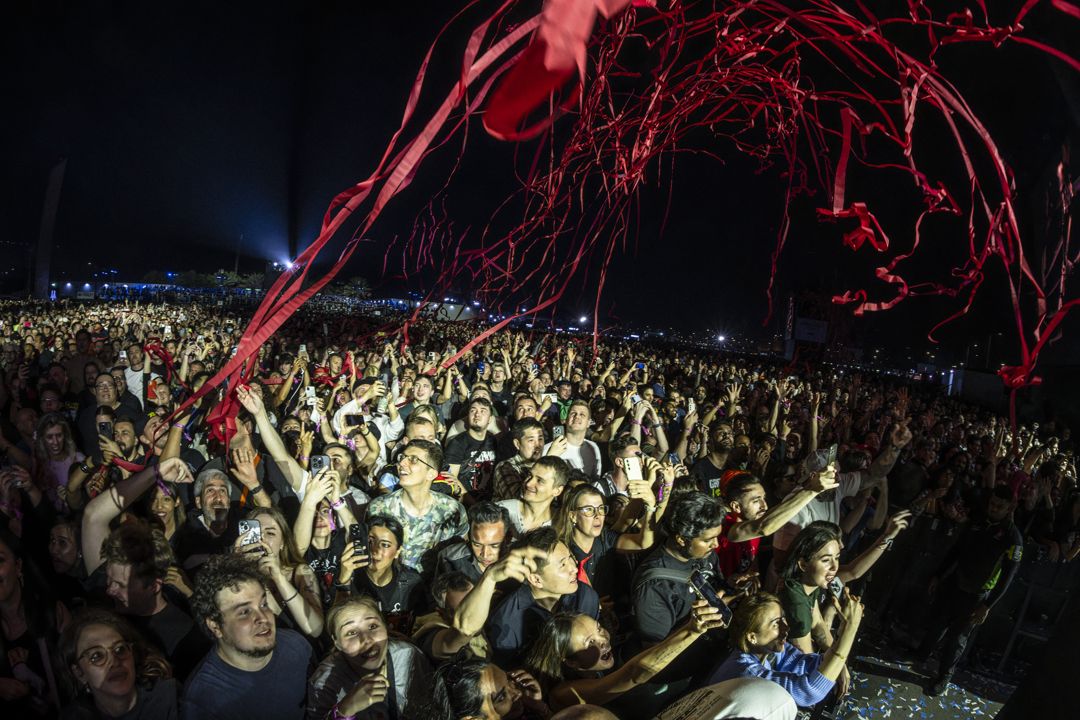 The Offspring live in Dubai, United Arab Emirates