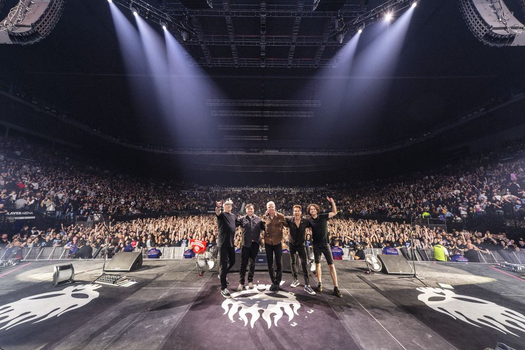 The Offspring live in Melbourne, Australia